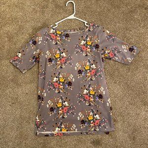 Uniqlo Boat neck elbow sleeve floral gray shirt
